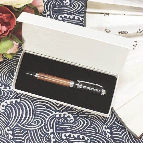 【團購商品，10個起做】NKUST曜石黑鋼琴烤漆紅木鋼珠筆禮盒